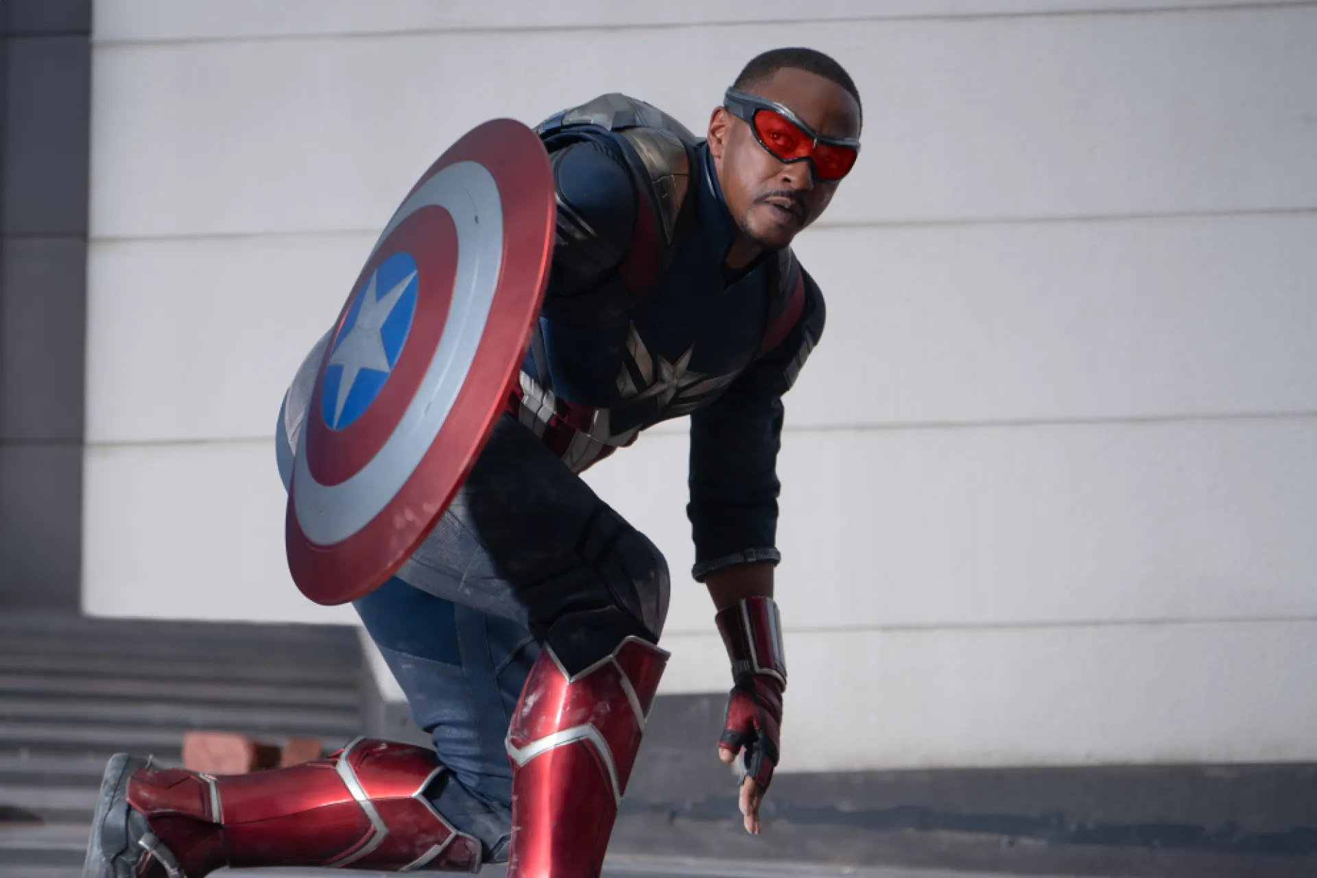 Anthony Mackie Clarifies He Is a ‘Proud American’ After Viral Captain America Comment