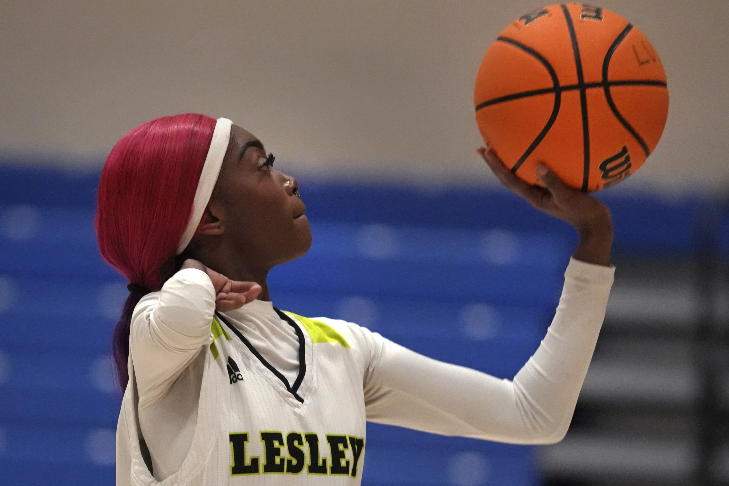 One-armed basketball player makes women’s Division III history with basket