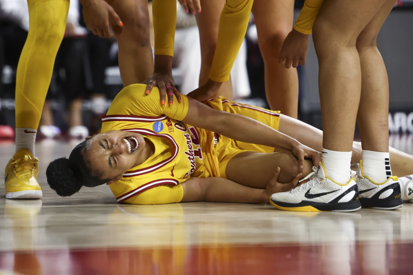 USC star JuJu Watkins goes down and Trojans rout Mississippi State in March Madness